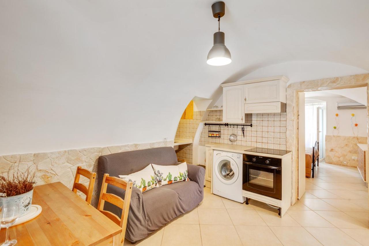 La Chicca Historic Center Beautiful Flat Apartment Monopoli Exterior photo